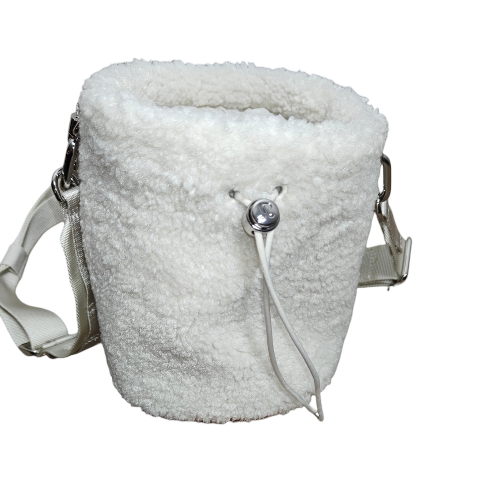 LULULEMON New Year Crossbody White Opal Fleece Bucket Bag 2.5L - Picture 7 of 16
